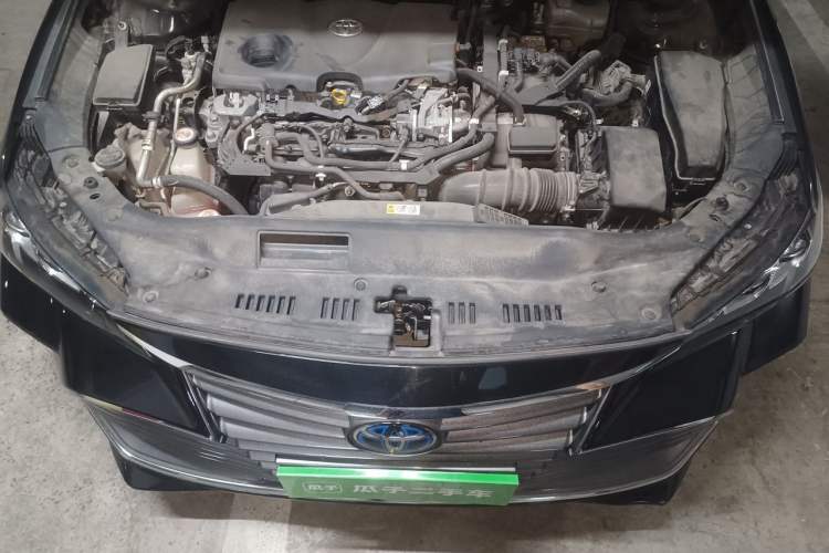 Used Toyota Avalon 2019 Dual-Engine 2.5L Luxury Edition China VI Standard Engine Bay