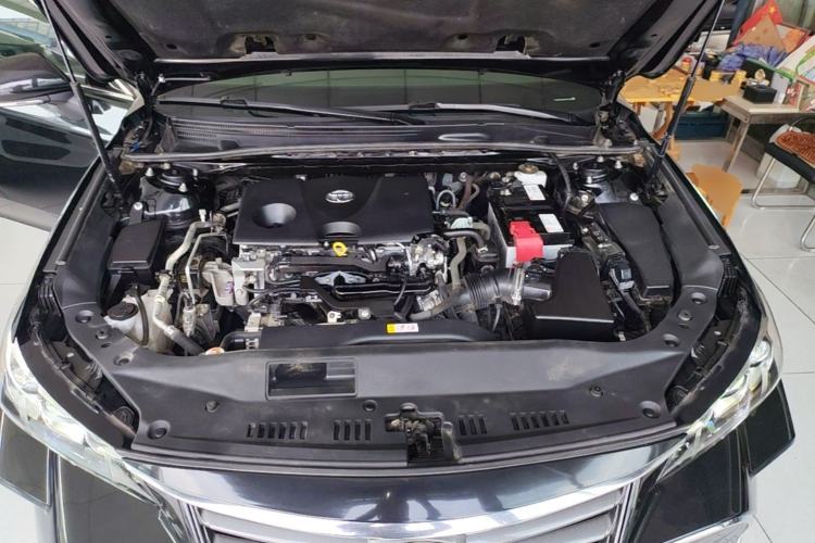 Used Toyota Avalon 2019 2.0L Luxury Edition China VI Standard Engine Bay