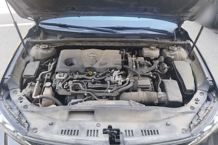 Used Toyota Avalon 2019 Dual-Engine 2.5L XLE Prestige Version China VI Standard Engine Bay