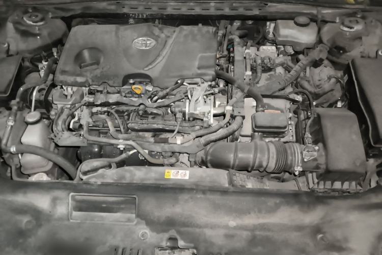 Used Toyota Avalon 2019 Dual-Engine 2.5L XLE Prestige Version China VI Standard Engine Bay
