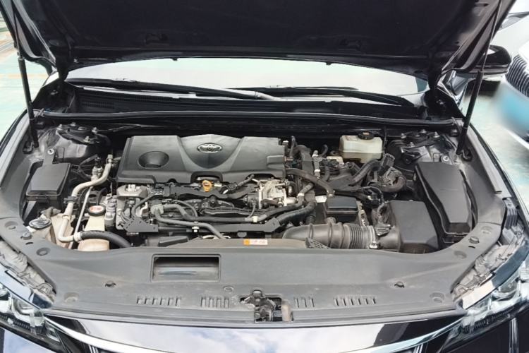Used Toyota Avalon 2019 Dual-Engine 2.5L XLE Prestige Version China VI Standard Engine Bay