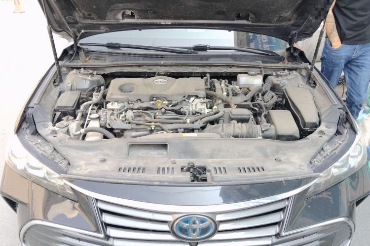 Used Toyota Avalon 2019 Dual-Engine 2.5L XLE Prestige Version China VI Standard Engine Bay