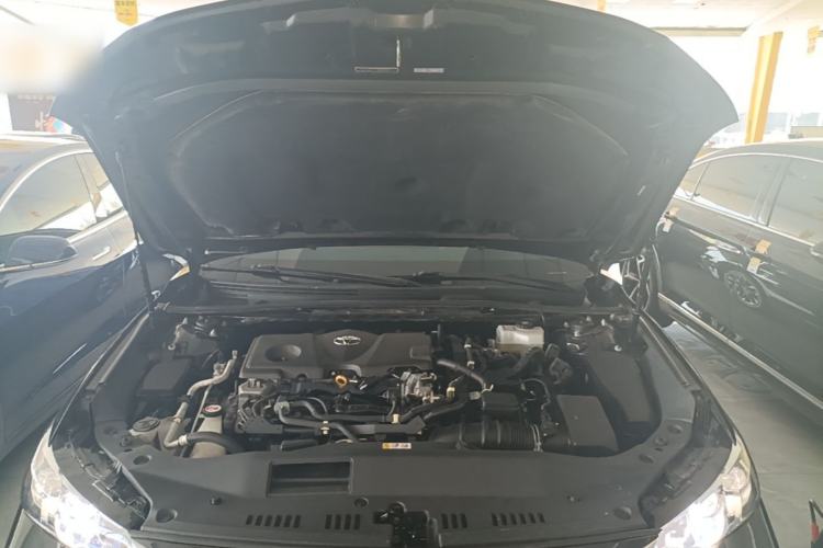 Used Toyota Avalon 2019 Dual-Engine 2.5L Luxury Edition China VI Standard Engine Bay