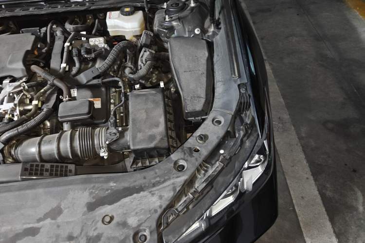 Used Toyota Avalon 2019 Dual-Engine 2.5L Luxury Edition China VI Standard Engine Bay Left
