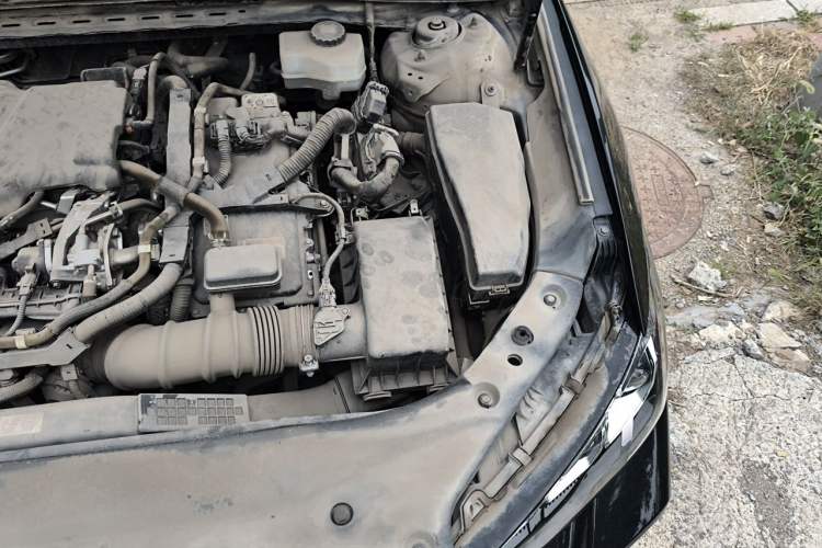 Used Toyota Avalon 2019 Dual-Engine 2.5L XLE Prestige Version China VI Standard Engine Bay Left