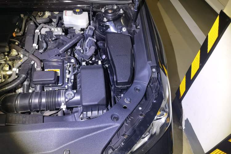 Used Toyota Avalon 2019 Dual-Engine 2.5L Luxury Edition China VI Standard Engine Bay Left
