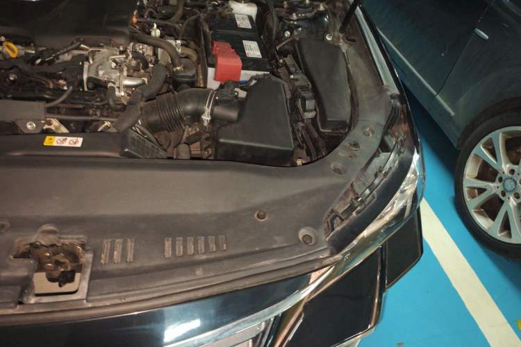 Used Toyota Avalon 2019 2.5L Ambition Version China VI Standard Engine Bay Left