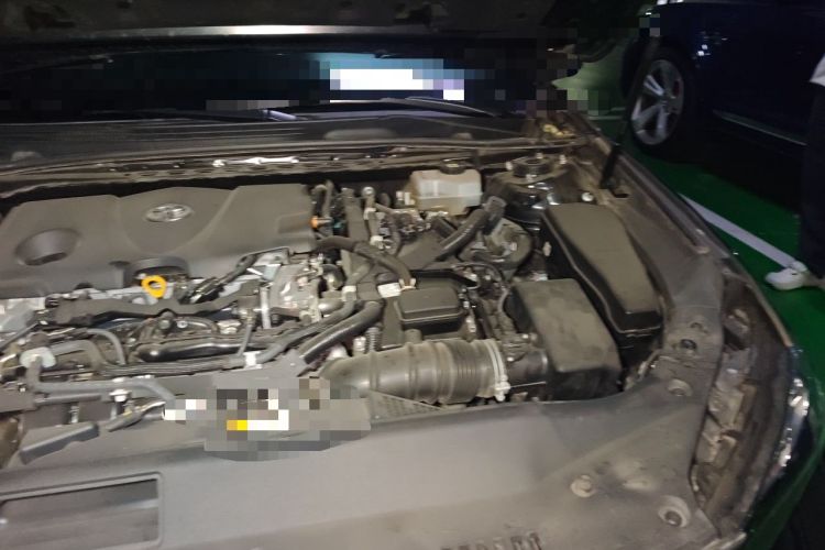 Used Toyota Avalon 2019 Dual-Engine 2.5L XLE Prestige Version China VI Standard Engine Bay Left