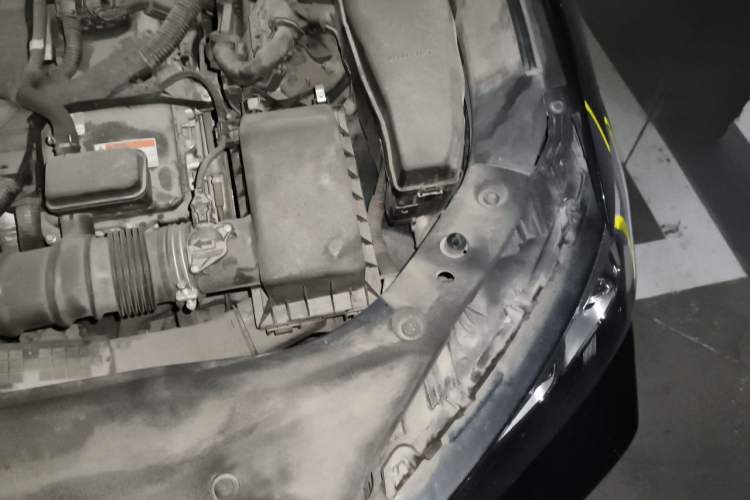 Used Toyota Avalon 2019 Dual-Engine 2.5L XLE Prestige Version China VI Standard Engine Bay Left