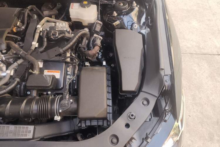 Used Toyota Avalon 2019 Dual-Engine 2.5L XLE Prestige Version China VI Standard Engine Bay Left