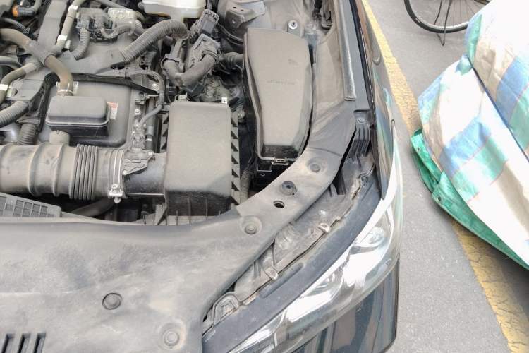 Used Toyota Avalon 2019 Dual-Engine 2.5L XLE Prestige Version China VI Standard Engine Bay Left