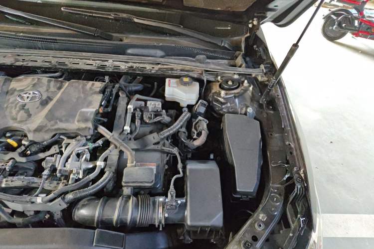 Used Toyota Avalon 2019 Dual-Engine 2.5L Limited Flagship Edition China VI Standard Engine Bay Left