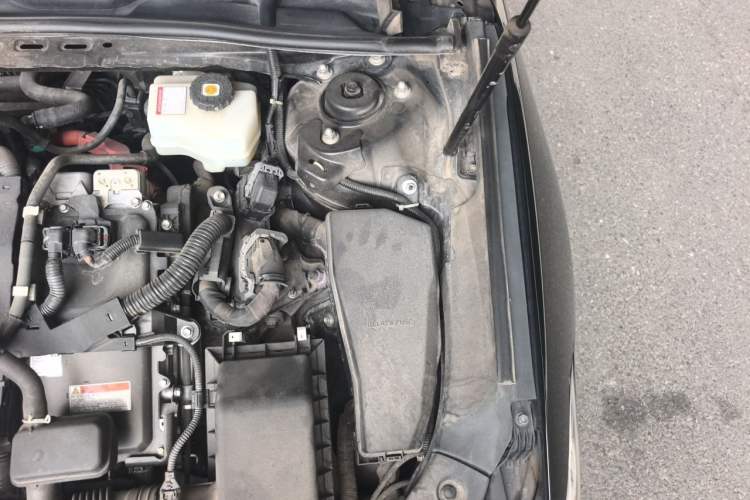 Used Toyota Avalon 2019 Dual-Engine 2.5L Luxury Edition China VI Standard Engine Bay Left