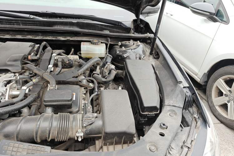 Used Toyota Avalon 2019 Dual-Engine 2.5L Luxury Edition China VI Standard Engine Bay Left