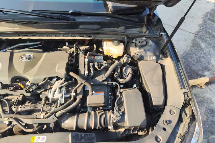 Used Toyota Avalon 2019 Dual-Engine 2.5L XLE Prestige Version China VI Standard Engine Bay Left