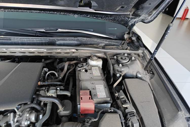 Used Toyota Avalon 2019 2.0L XLE Premium Edition China VI Engine Bay Left
