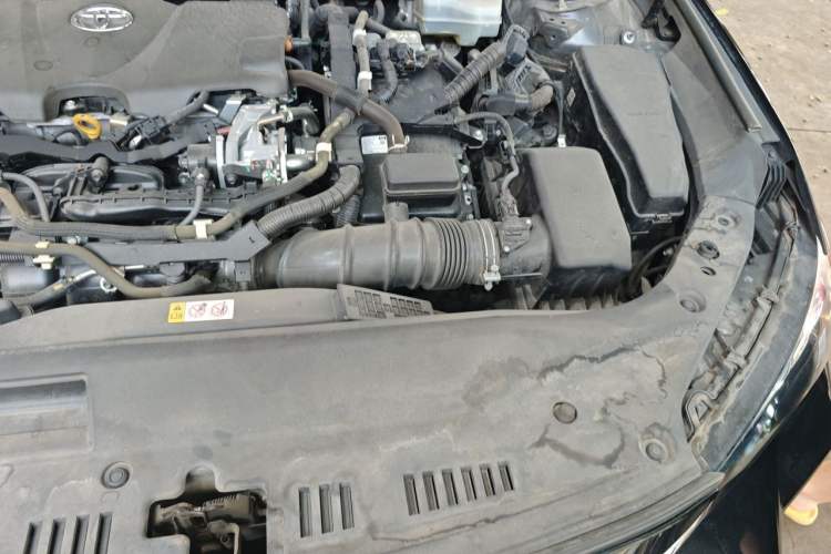 Used Toyota Avalon 2019 Dual-Engine 2.5L Luxury Edition China VI Standard Engine Bay Left