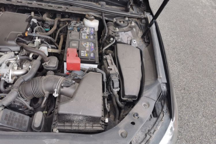 Used Toyota Avalon 2019 2.5L Touring Premium Version China VI Standard Engine Bay Left
