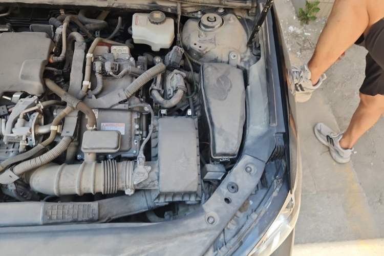 Used Toyota Avalon 2019 Dual-Engine 2.5L Luxury Edition China VI Standard Engine Bay Left