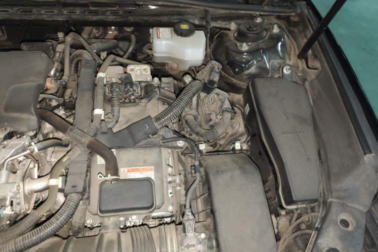Used Toyota Avalon 2019 Dual-Engine 2.5L Luxury Edition China VI Standard Engine Bay Left