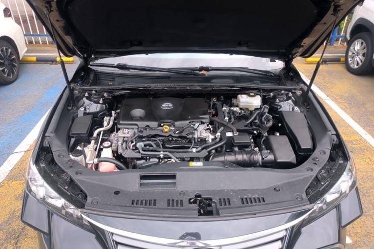 Used Toyota Avalon 2019 Dual-Engine 2.5L XLE Prestige Version China VI Standard Engine Bay