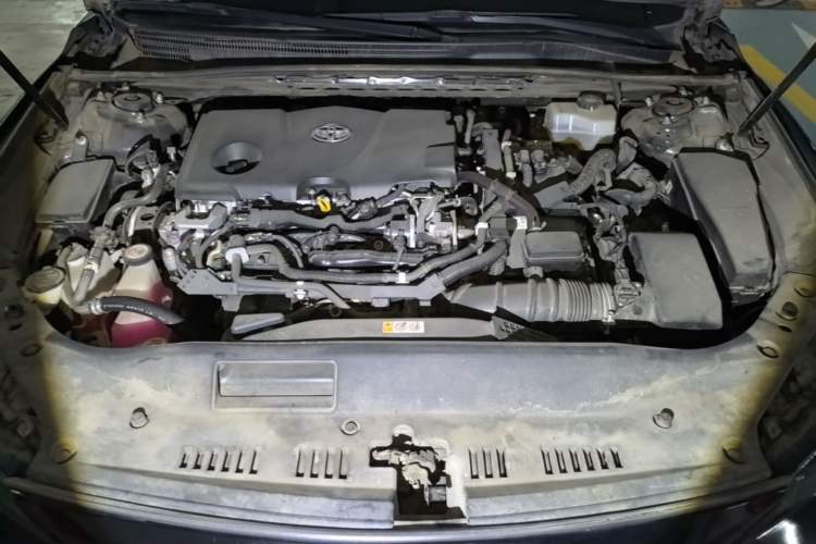Used Toyota Avalon 2019 Dual-Engine 2.5L XLE Prestige Version China VI Standard Engine Bay