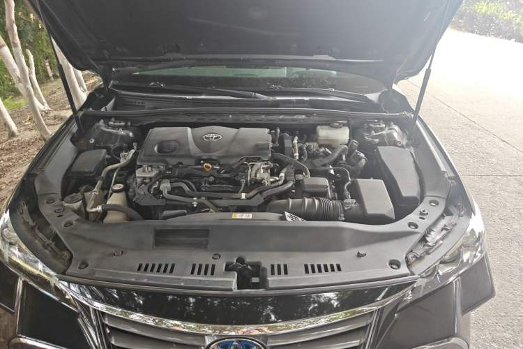 Used Toyota Avalon 2019 Dual-Engine 2.5L XLE Prestige Version China VI Standard Engine Bay