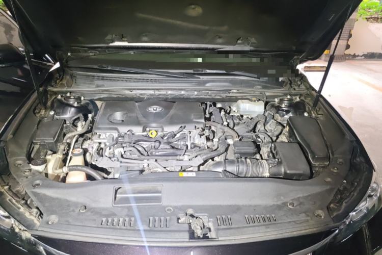 Used Toyota Avalon 2019 Dual-Engine 2.5L XLE Prestige Version China VI Standard Engine Bay