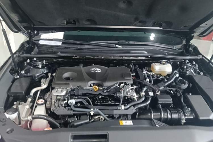Used Toyota Avalon 2019 Dual-Engine 2.5L Luxury Edition China VI Standard Engine Bay