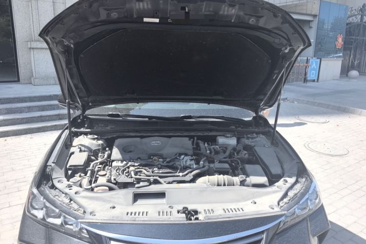 Used Toyota Avalon 2019 Dual-Engine 2.5L XLE Prestige Version China VI Standard Engine Bay