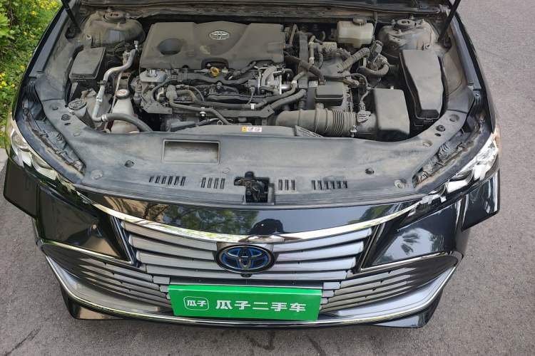 Used Toyota Avalon 2019 Dual-Engine 2.5L XLE Prestige Version China VI Standard Engine Bay