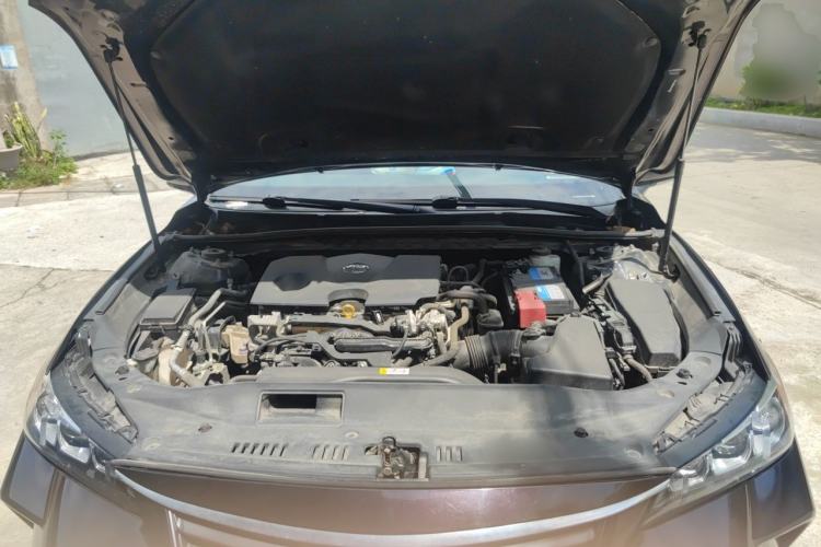 Used Toyota Avalon 2019 2.0L Luxury Edition China VI Standard Engine Bay