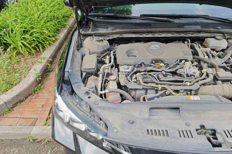 Used Toyota Avalon 2019 Dual-Engine 2.5L XLE Prestige Version China VI Standard Engine Bay Right