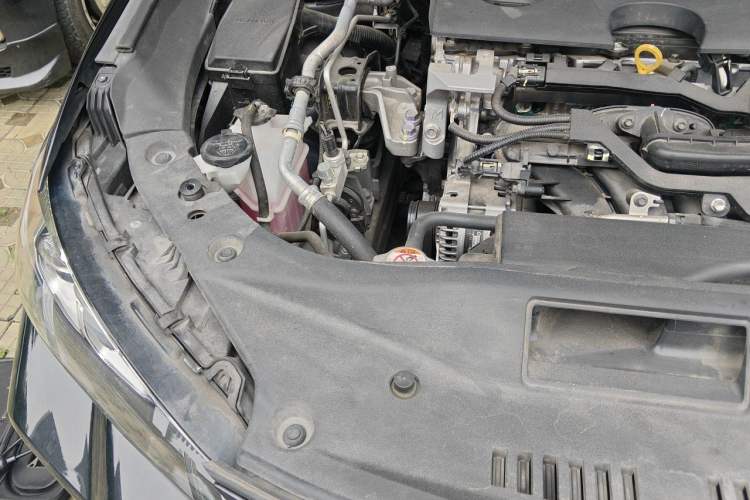 Used Toyota Avalon 2019 2.0L XLE Premium Edition China VI Engine Bay Right