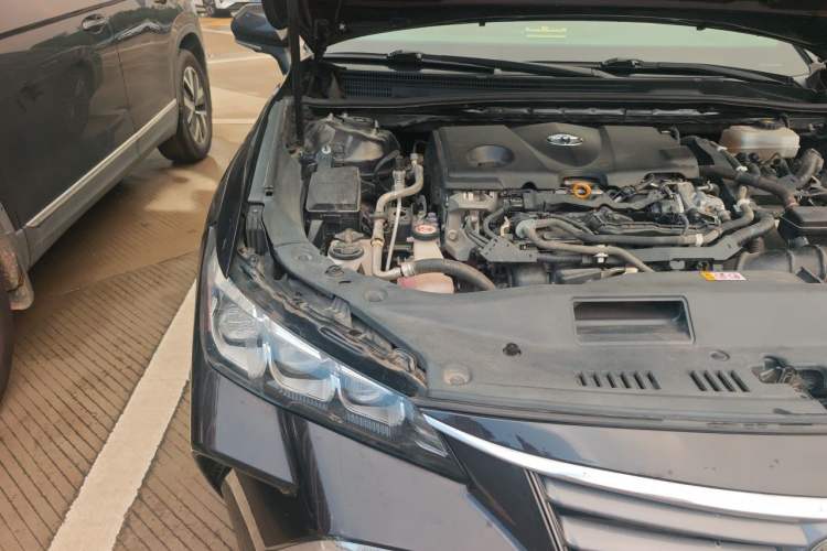 Used Toyota Avalon 2019 Dual-Engine 2.5L Limited Flagship Edition China V Standard Engine Bay Right