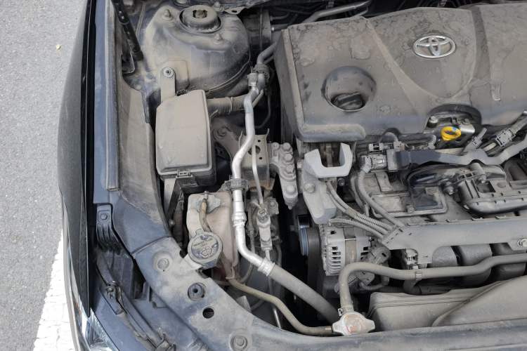Used Toyota Avalon 2019 2.5L Touring Premium Version China VI Standard Engine Bay Right