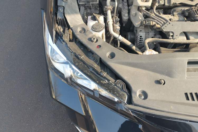 Used Toyota Avalon 2019 2.5L Touring Premium Version China VI Standard Engine Bay Right