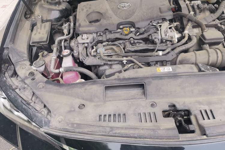 Used Toyota Avalon 2019 Dual-Engine 2.5L XLE Prestige Version China VI Standard Engine Bay Right