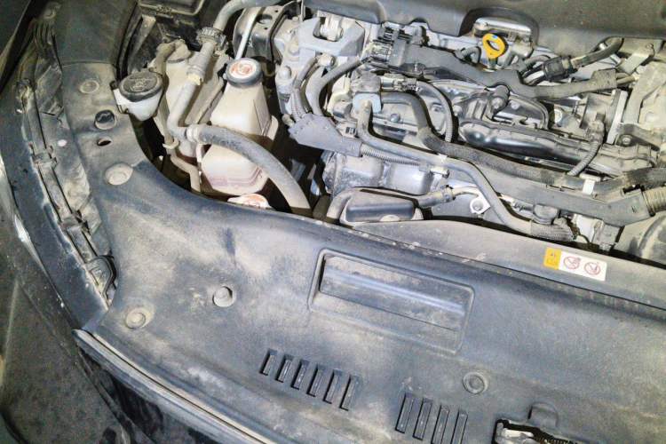 Used Toyota Avalon 2019 Dual-Engine 2.5L Luxury Edition China VI Standard Engine Bay Right