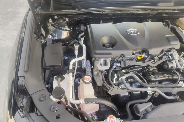 Used Toyota Avalon 2019 Dual-Engine 2.5L XLE Prestige Version China VI Standard Engine Bay Right