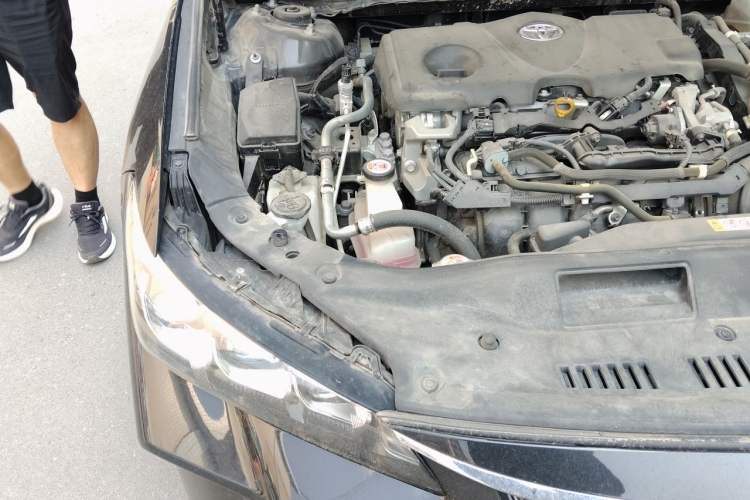Used Toyota Avalon 2019 Dual-Engine 2.5L XLE Prestige Version China VI Standard Engine Bay Right