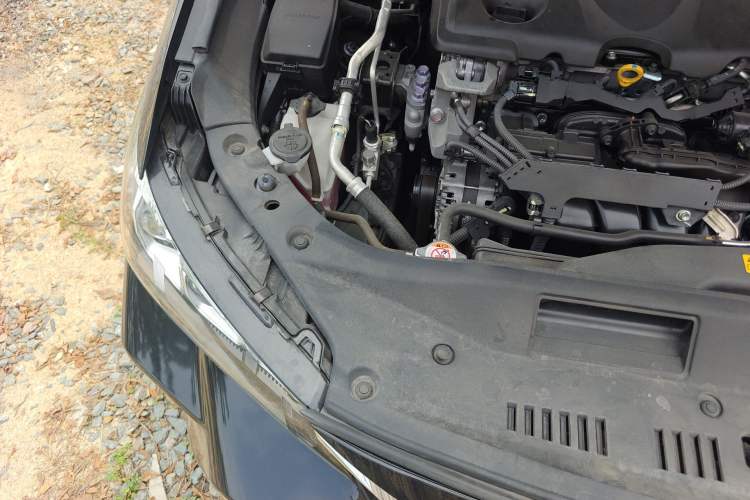 Used Toyota Avalon 2019 2.5L Touring Premium Version China VI Standard Engine Bay Right