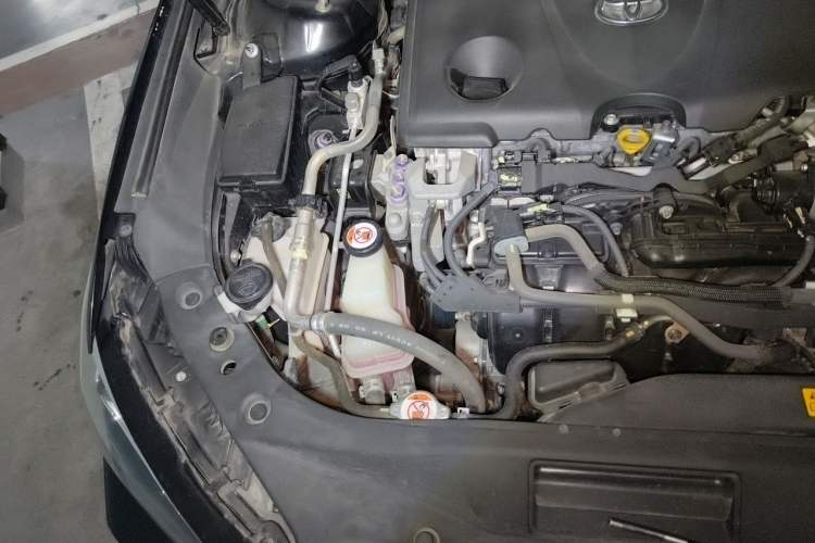 Used Toyota Avalon 2019 Dual-Engine 2.5L Limited Flagship Edition China VI Standard Engine Bay Right