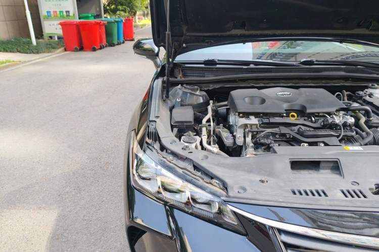 Used Toyota Avalon 2019 2.0L Luxury Edition China VI Standard Engine Bay Right