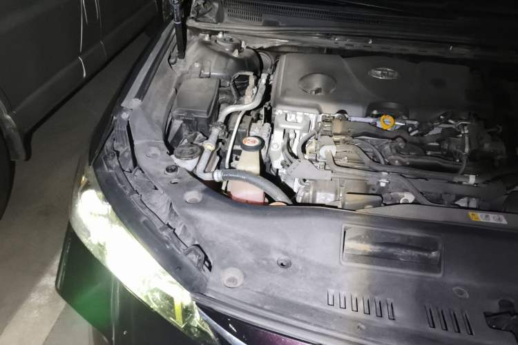 Used Toyota Avalon 2019 Dual-Engine 2.5L Luxury Edition China VI Standard Engine Bay Right