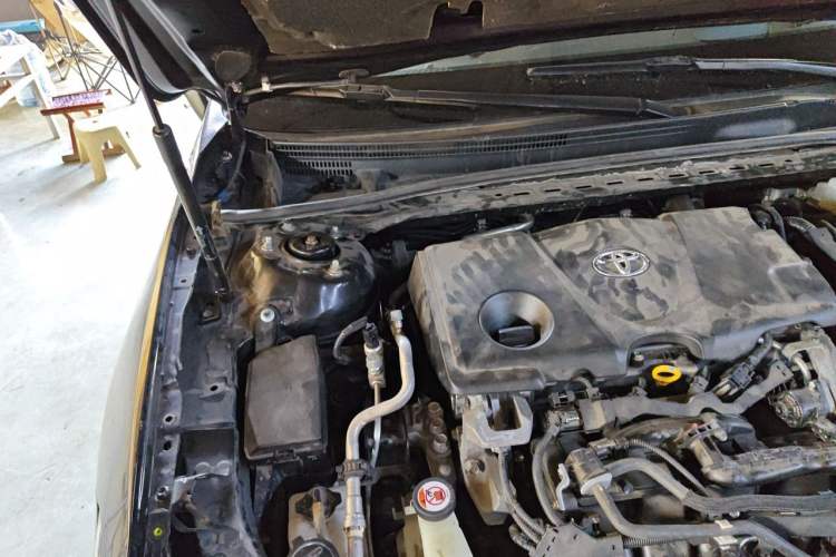Used Toyota Avalon 2019 Dual-Engine 2.5L Limited Flagship Edition China VI Standard Engine Bay Right