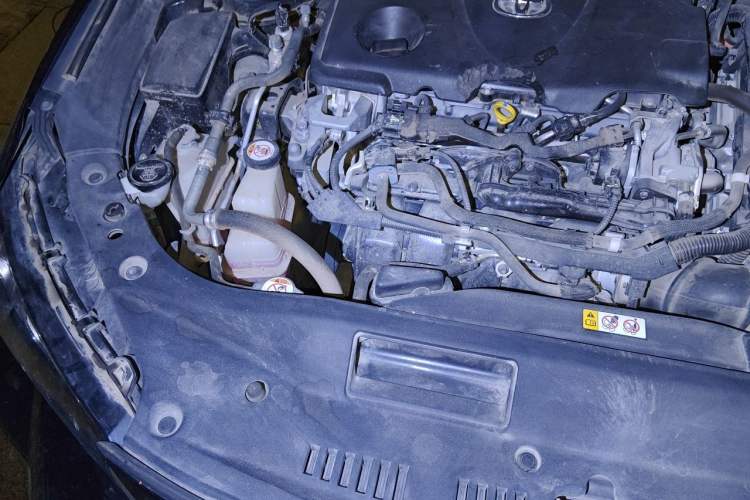Used Toyota Avalon 2019 Dual-Engine 2.5L Luxury Edition China VI Standard Engine Bay Right