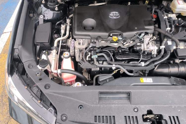 Used Toyota Avalon 2019 Dual-Engine 2.5L XLE Prestige Version China VI Standard Engine Bay Right