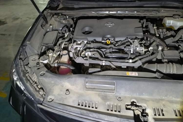 Used Toyota Avalon 2019 Dual-Engine 2.5L XLE Prestige Version China VI Standard Engine Bay Right