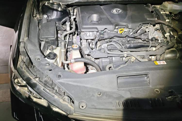 Used Toyota Avalon 2019 Dual-Engine 2.5L XLE Prestige Version China VI Standard Engine Bay Right